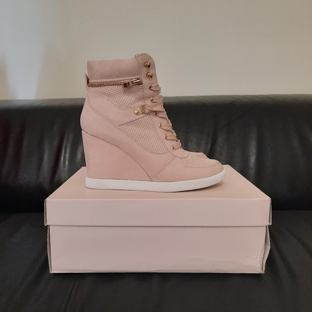 Light mauve faux suede wedge heel sneakers